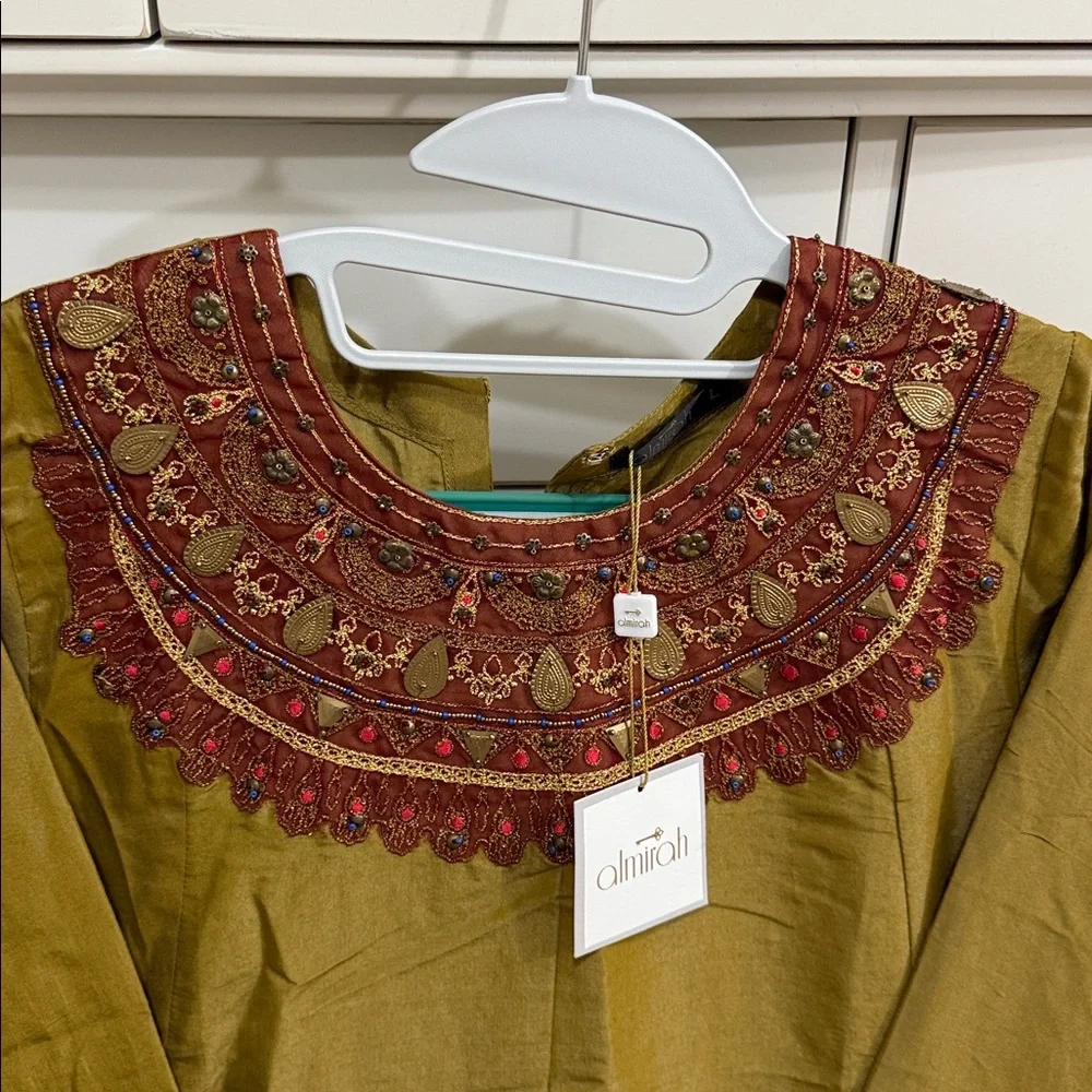 Pakistani Almirah embroidered shirt - Picture 4 of 4